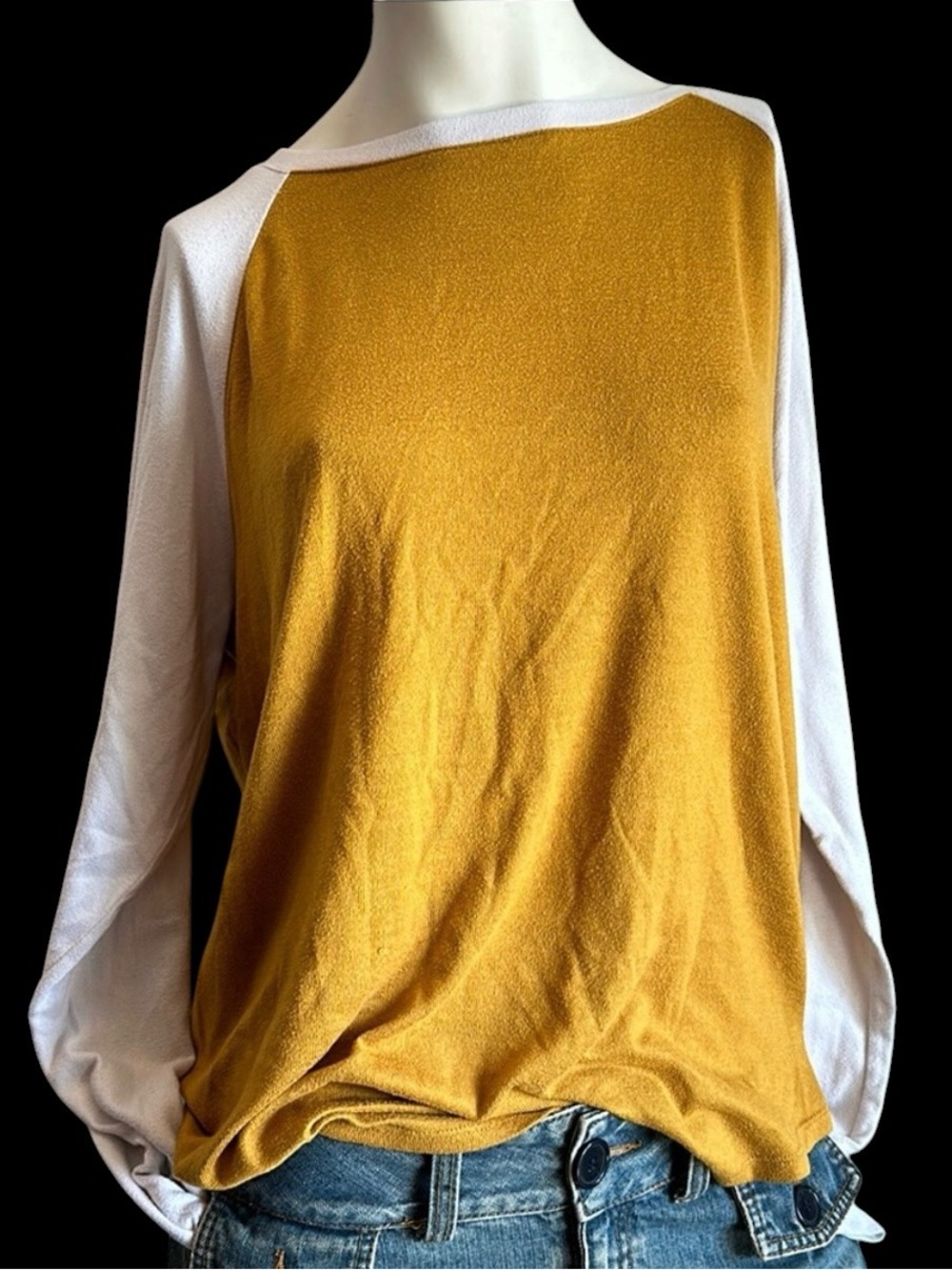 SO super soft top, size XL. Slight pilling. CREATE A bundle and save!